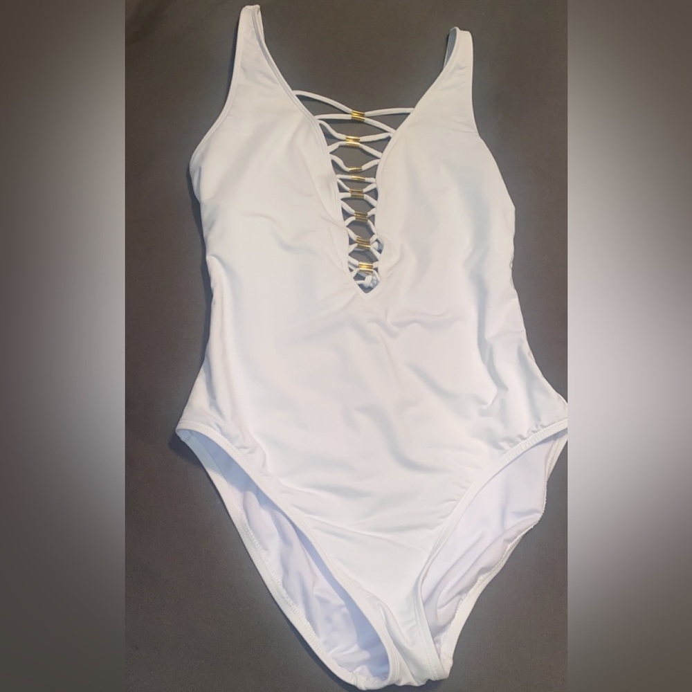 White swimsuit/bleu rod Beattie one piece